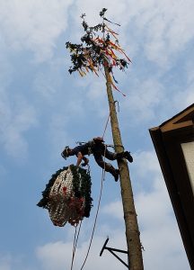 Aufhängen der Eierkrone